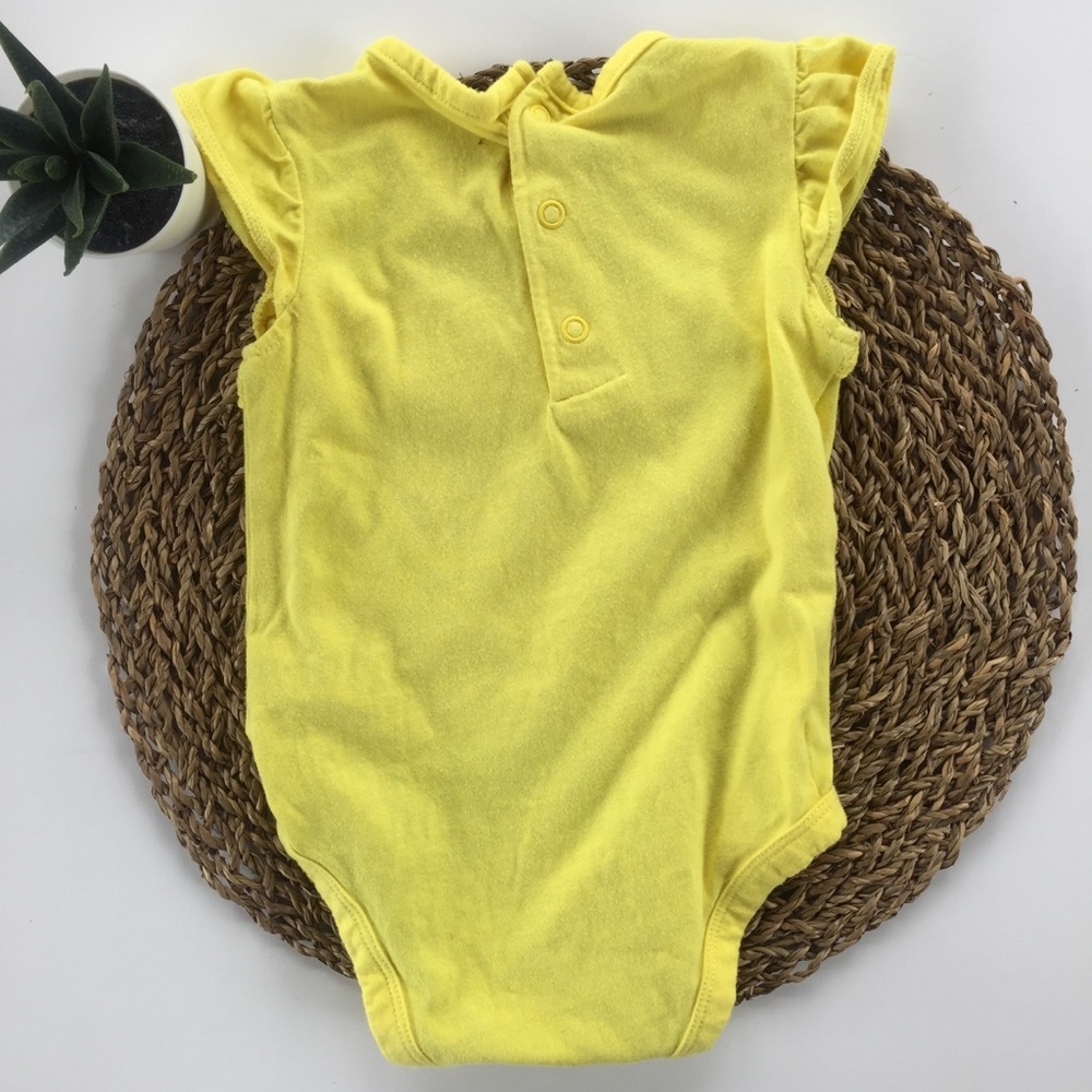 👛[Carter's] Yellow Onesie with Ruffles - Picture 4 of 6